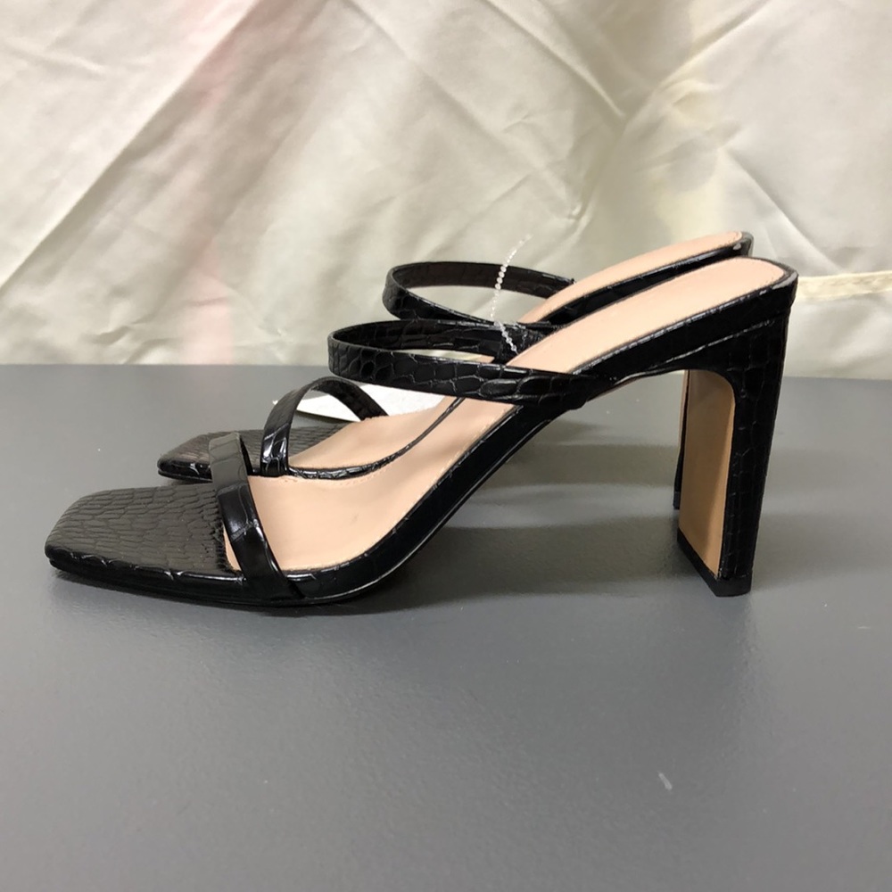 23. The Drop | Black Snake Skin Block Heels (Mismatched Sizes) - Picture 3 of 10